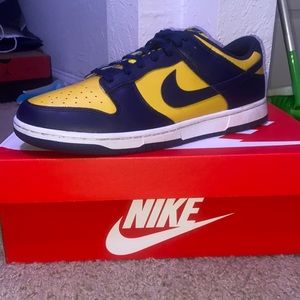 Nike dunk low Michigan